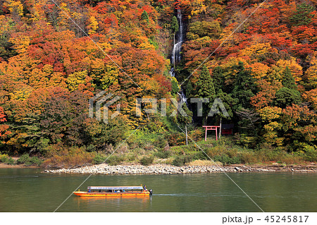 紅葉最上川舟下り　白糸の滝 45245817