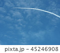青空と飛行機雲 45246908
