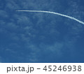 青空と飛行機雲 45246938
