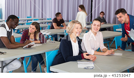 Adult students discussing lesson 45253047