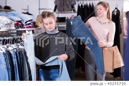 Teen girl with mum looking fo jeans Teen girl with mum looking fo jeans 45255710