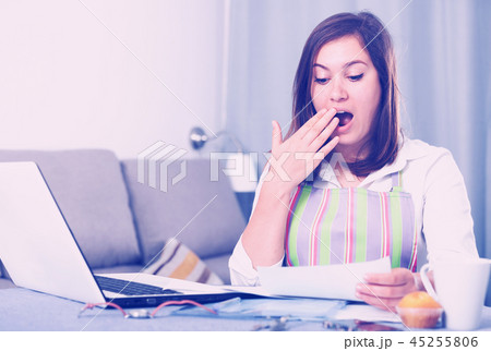 Housewife searching for recipes Housewife searching for recipes 45255806