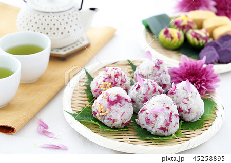 食用菊のおにぎり 食用菊のおにぎり 45258895