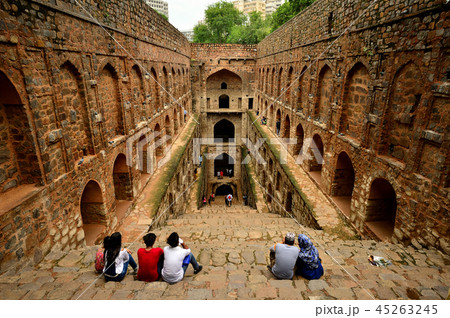 デリーの階段井戸 45263245