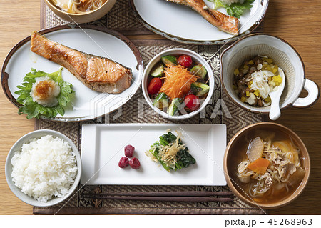 秋鮭の塩焼き定食 45268963