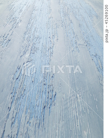 木にセメントを塗った壁 45269100