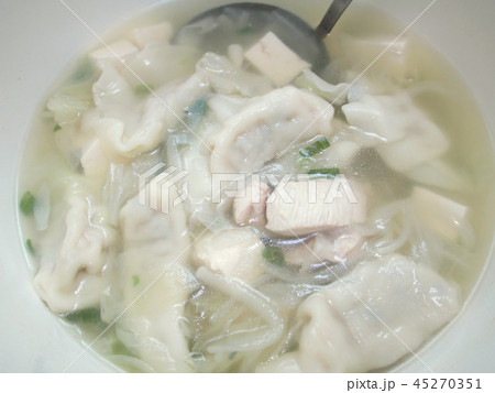 家庭の餃子スープ 45270351