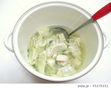 家庭の餃子スープ 45270352