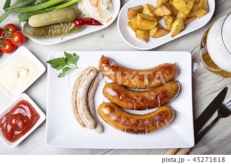 Grilled sausages with vegetables and sauces Grilled sausages with vegetables and sauces 45271618