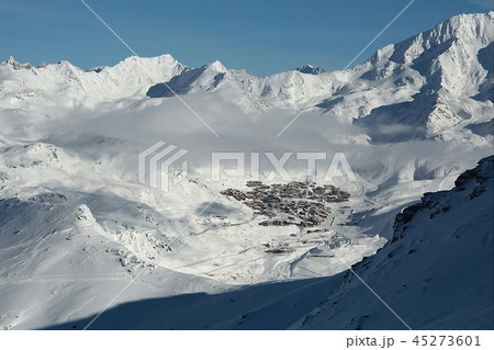 Val Thorens ski resort in the distance 45273601