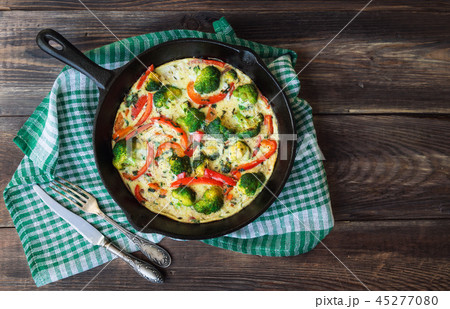 Frittata with broccoli and red pepper Frittata with broccoli and red pepper 45277080
