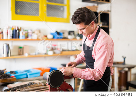Joiner working on machine 45284491