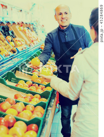 man offering customer fruits 45284869