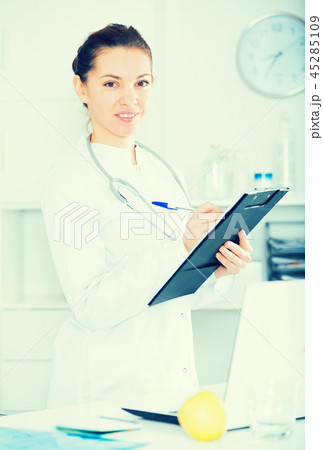Female doctor in office 45285109