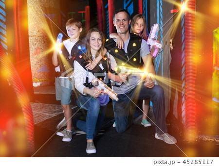 Kids and parents with laser guns in beams 45285117