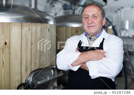 Portrait of brewer who is standing on his workplace 45287296