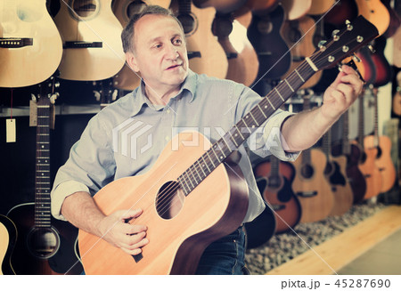 Man playing on acoustic guitar 45287690