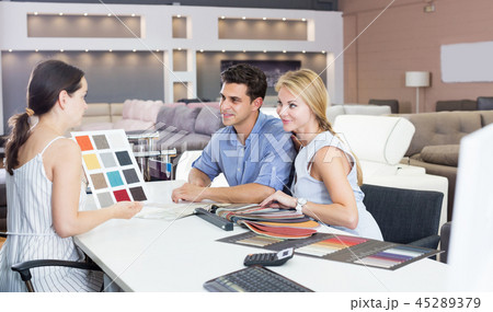 Couple who are consulting with the assistent Couple who are consulting with the assistent 45289379
