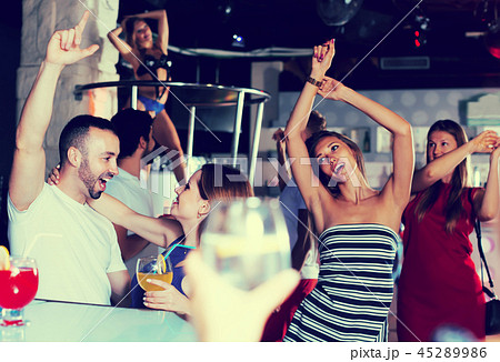 Group of smiling people clubbing in the club 45289986