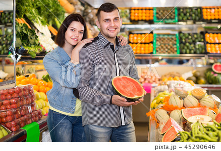 Couple choosing fruit 45290646