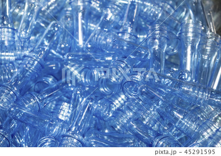 The preform shape of PET bottle. 45291595