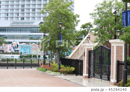 横浜みなとみらい地区のウォーターフロント 45294140
