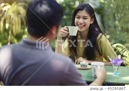 couple enjoying date talking and drinking coffee 45295867
