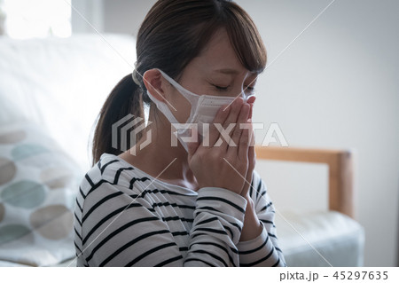マスクをした日本人30代女性 45297635
