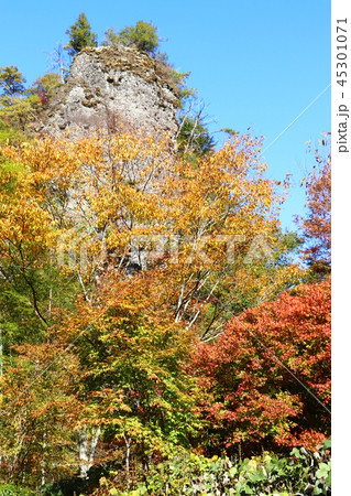 紅葉の古岩屋 45301071