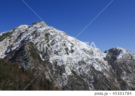 名峰　初冠雪の甲斐駒ヶ岳 45301784