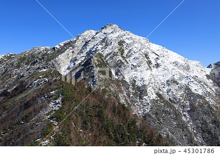 名峰　初冠雪の甲斐駒ヶ岳 45301786