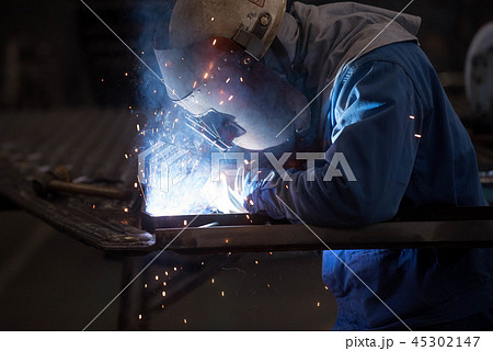 町工場イメージ　作業 45302147