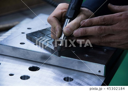 町工場イメージ　作業 45302184