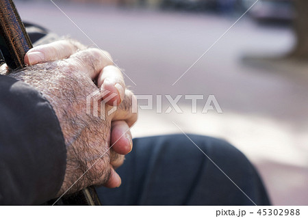 old man with a walking stick 45302988