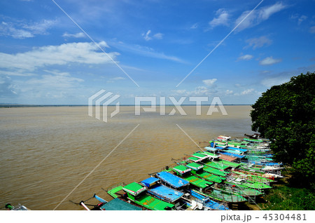 ブーパヤーから望むエーヤワディー川 ブーパヤーから望むエーヤワディー川 45304481
