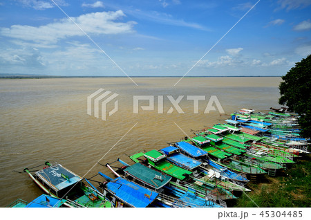 ブーパヤーから望むエーヤワディー川 45304485