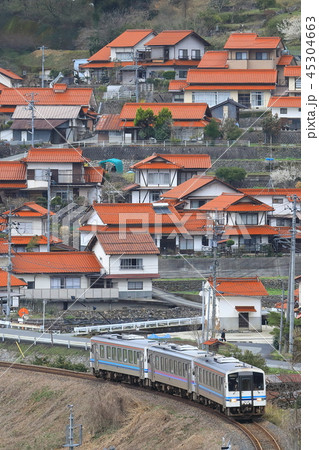 【島根県邑智郡川本町大字因原】三江線と石州瓦 【島根県邑智郡川本町大字因原】三江線と石州瓦 45304663