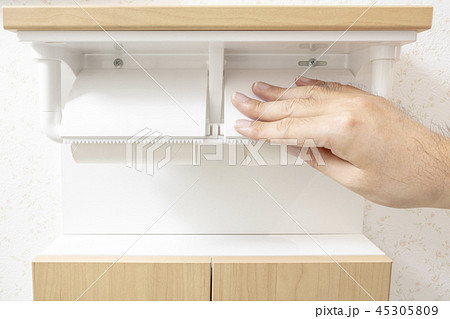 トイレットペーパーの交換 トイレットペーパーの交換 45305809