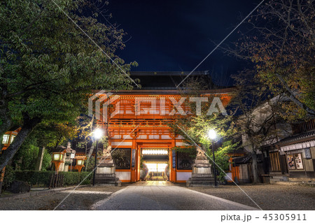 yasaka jinja shrine gate yasaka jinja shrine gate 45305911