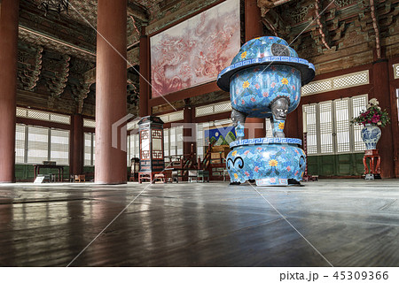 香炉 モノラル 風景 45309366