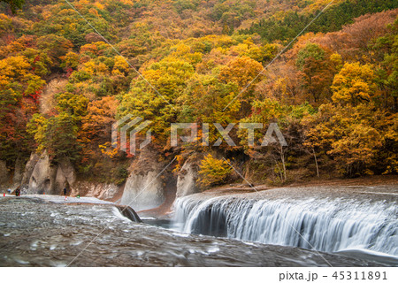 吹割の滝　紅葉 45311891