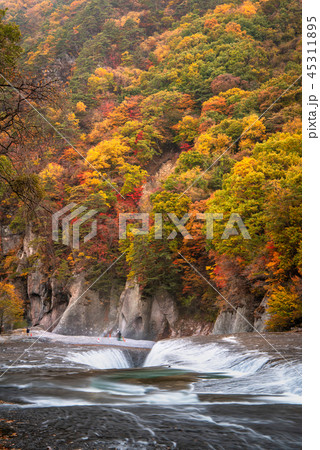 吹割の滝 紅葉の写真素材