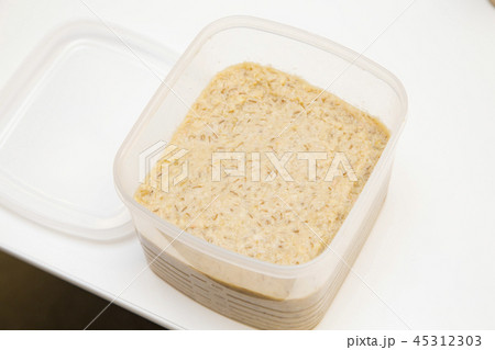 手作り味噌の仕込み 45312303