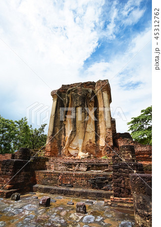Ancient ruined Wat Chetuphon Luang in Sukhothai Ancient ruined Wat Chetuphon Luang in Sukhothai 45312762