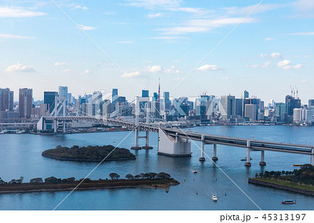 東京都 都市風景 展望台から見るレインボーブリッジと湾岸風景３の写真素材