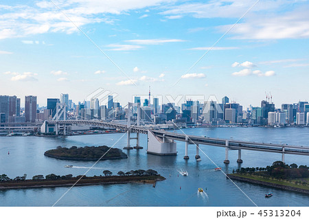 東京都 都市風景 展望台から見るレインボーブリッジと湾岸風景１１の写真素材