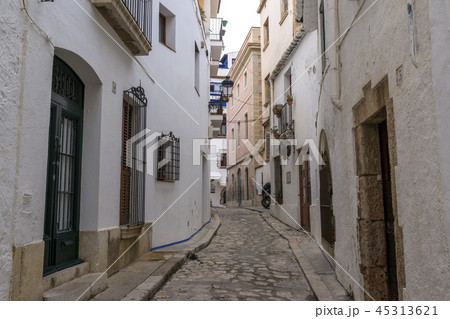 narrow alleyways of sitges 45313621