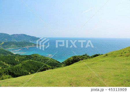 宮崎県　青空と青い海の岬 45313909