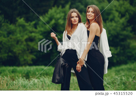 Fashion girls in a park 45315520