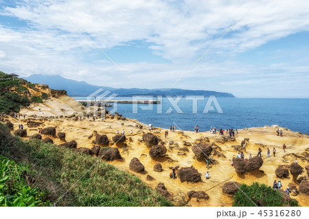 Yehliu geopark crowds in Taiwan 45316280